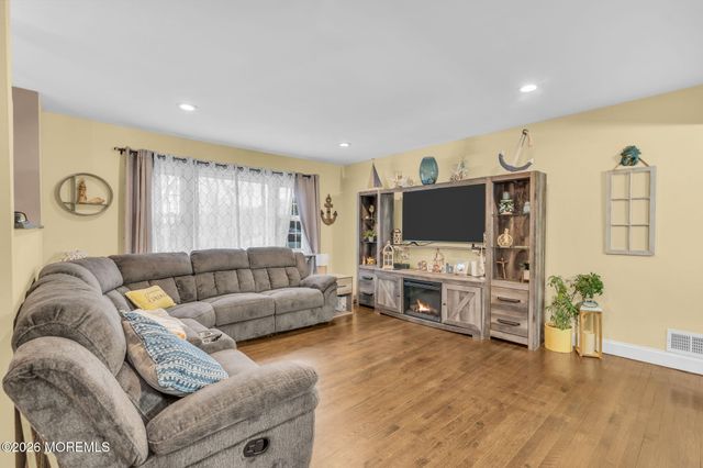 75 Bittern Lane, Bayville, NJ 08721
