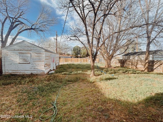 2406 32nd Street, Lubbock, TX 79411