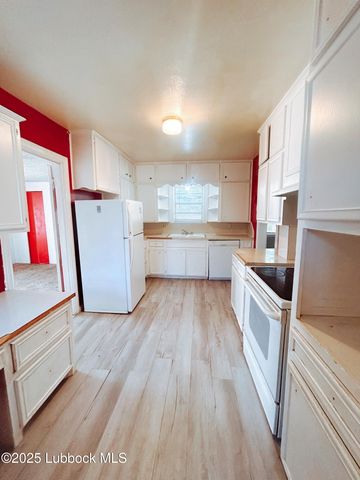 2406 32nd Street, Lubbock, TX 79411