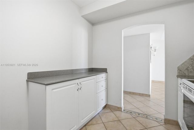 3731 N Country Club Dr 1421, Aventura, FL 33180