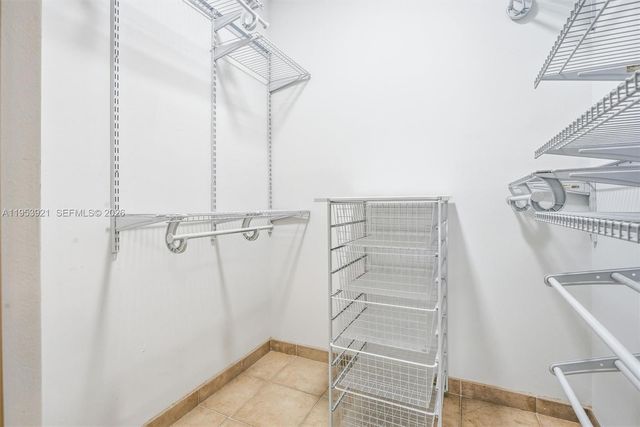 3731 N Country Club Dr 1421, Aventura, FL 33180