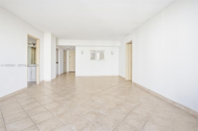 3731 N Country Club Dr 1421, Aventura, FL 33180