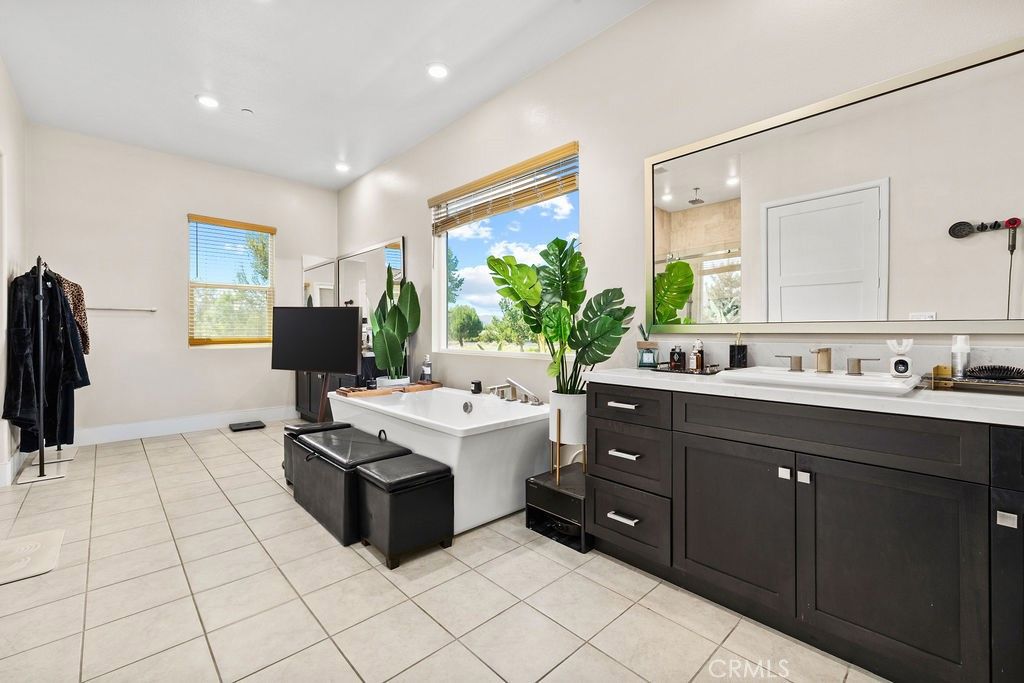 Image 37 of property listing at 102 Balance, Irvine, CA 92618