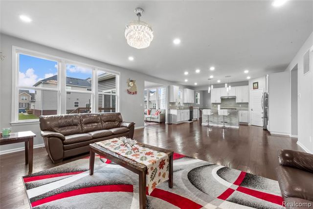 49477 Hummel Drive, Macomb, MI 48044