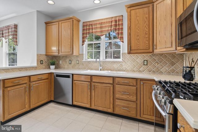 1 WARWICK RD, Princeton Junction, NJ 08550