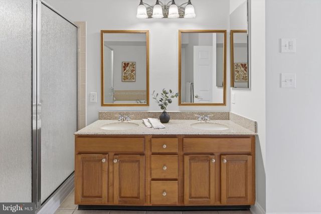 1 WARWICK RD, Princeton Junction, NJ 08550