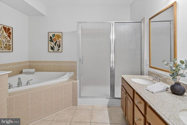 1 WARWICK RD, Princeton Junction, NJ 08550