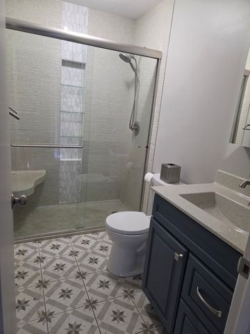 2613 N Zenith Avenue, Davenport, IA 52804