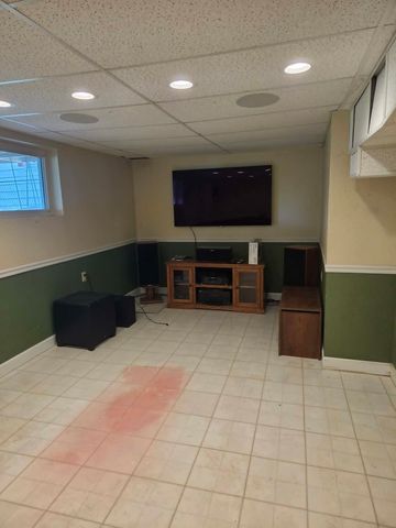 2613 N Zenith Avenue, Davenport, IA 52804