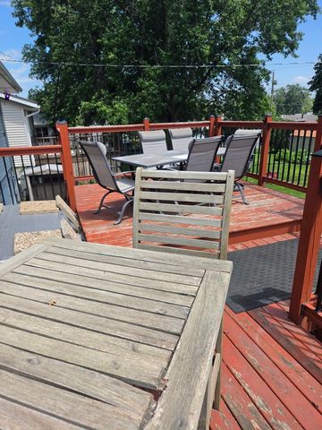 2613 N Zenith Avenue, Davenport, IA 52804