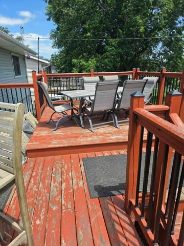 2613 N Zenith Avenue, Davenport, IA 52804