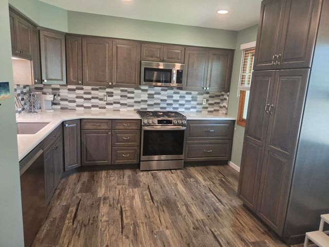 2613 N Zenith Avenue, Davenport, IA 52804
