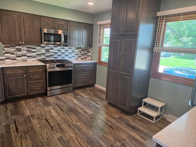 2613 N Zenith Avenue, Davenport, IA 52804