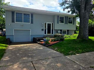 2613 N Zenith Avenue, Davenport, IA 52804