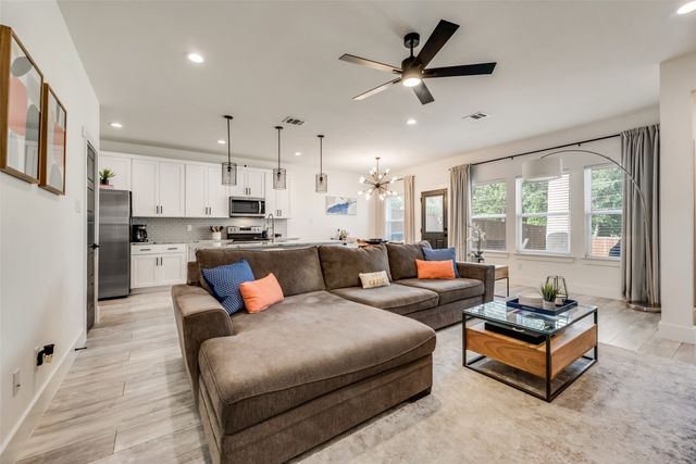 3001 Fernwood Avenue, Dallas, TX 75216