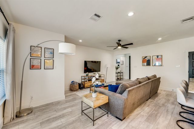 3001 Fernwood Avenue, Dallas, TX 75216