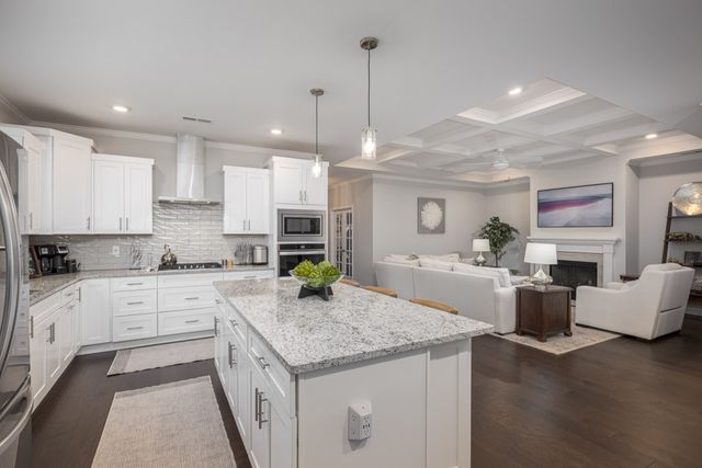 6046 Parkhaven Blvd, Hermitage, TN 37076