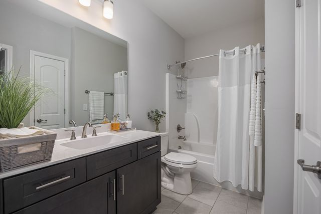 6046 Parkhaven Blvd, Hermitage, TN 37076