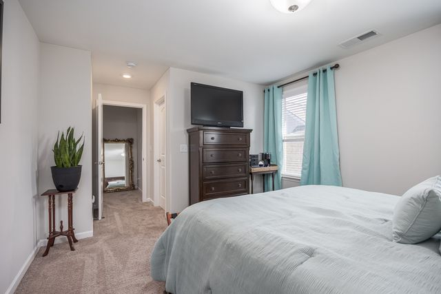 6046 Parkhaven Blvd, Hermitage, TN 37076