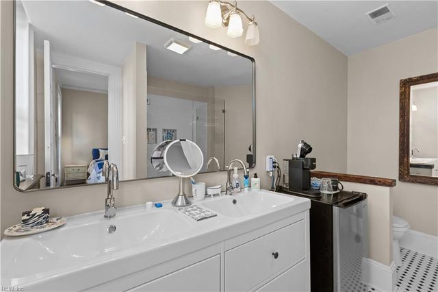 419 Duke St Apt 1, Norfolk, VA 23510
