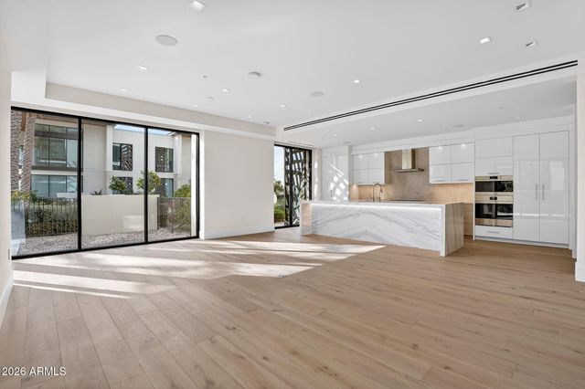 6587 N PALMERAIE Boulevard 1008, Paradise Valley, AZ 85253