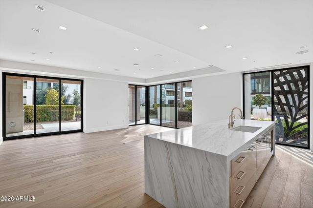 6587 N PALMERAIE Boulevard 1008, Paradise Valley, AZ 85253