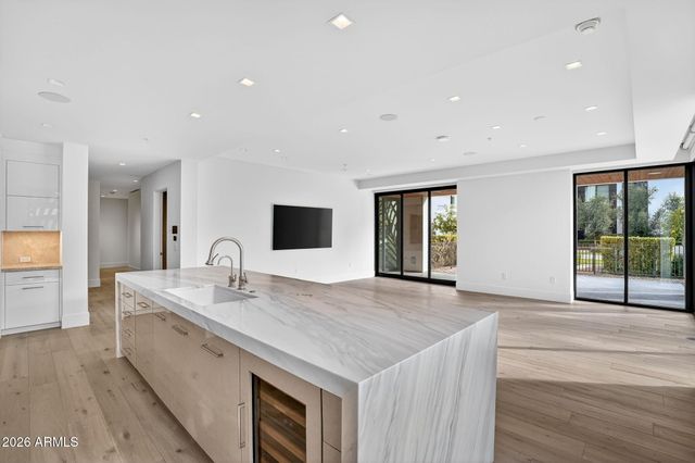 6587 N PALMERAIE Boulevard 1008, Paradise Valley, AZ 85253