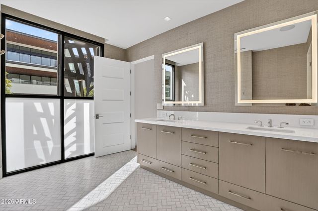 6587 N PALMERAIE Boulevard 1008, Paradise Valley, AZ 85253