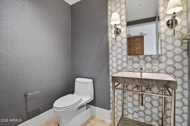 6587 N PALMERAIE Boulevard 1008, Paradise Valley, AZ 85253