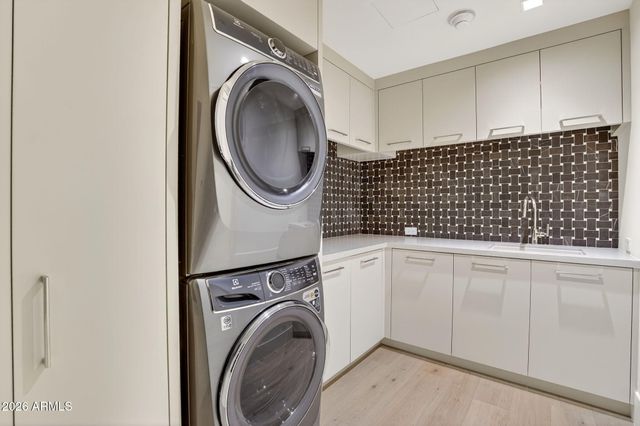 6587 N PALMERAIE Boulevard 1008, Paradise Valley, AZ 85253