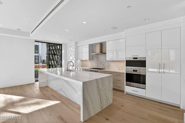 6587 N PALMERAIE Boulevard 1008, Paradise Valley, AZ 85253