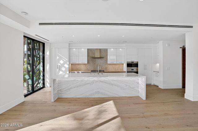 6587 N PALMERAIE Boulevard 1008, Paradise Valley, AZ 85253