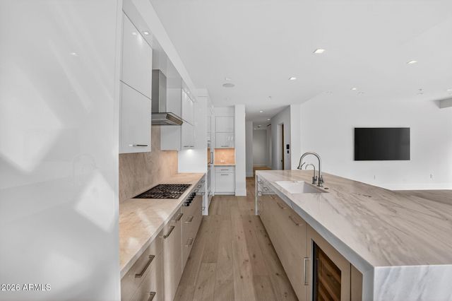 6587 N PALMERAIE Boulevard 1008, Paradise Valley, AZ 85253