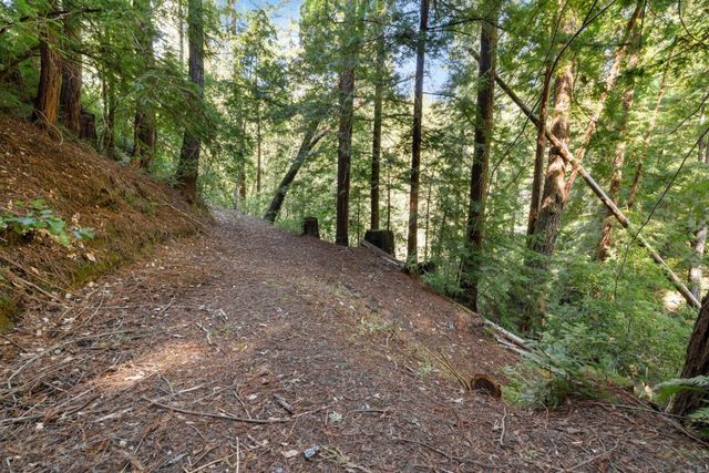 2950 Bear Canyon Road, Los Gatos, CA 95033