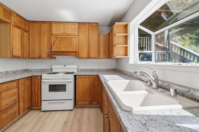 2950 Bear Canyon Road, Los Gatos, CA 95033