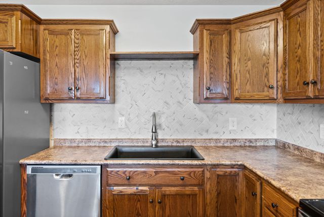 10718 Palmyra Rd, Oak Grove, KY 42262