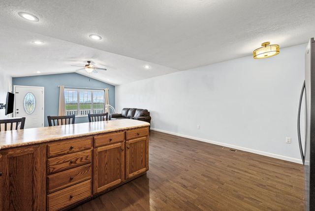 10718 Palmyra Rd, Oak Grove, KY 42262