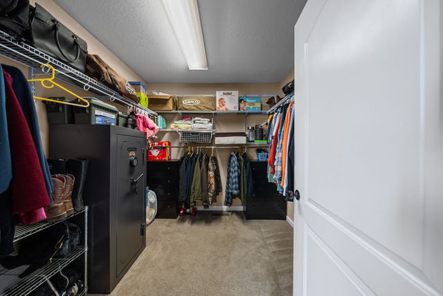 10718 Palmyra Rd, Oak Grove, KY 42262