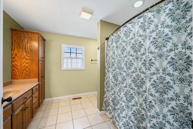 10718 Palmyra Rd, Oak Grove, KY 42262