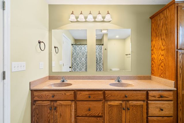 10718 Palmyra Rd, Oak Grove, KY 42262