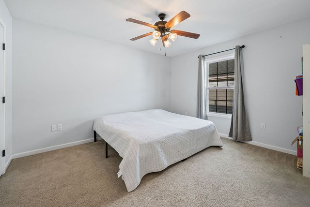 10718 Palmyra Rd, Oak Grove, KY 42262