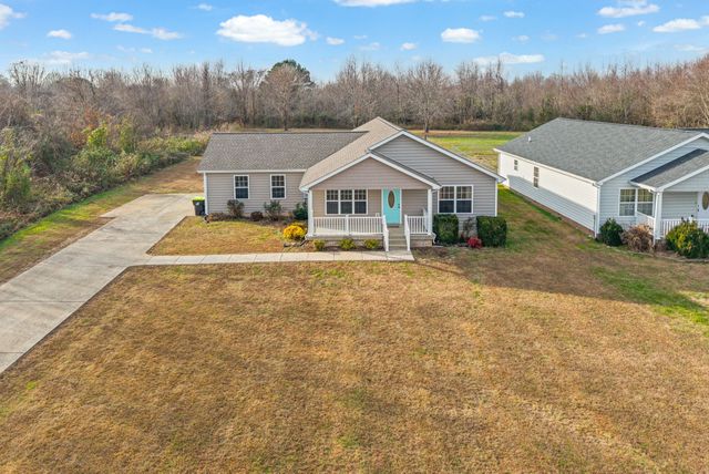 10718 Palmyra Rd, Oak Grove, KY 42262