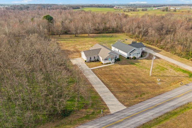 10718 Palmyra Rd, Oak Grove, KY 42262