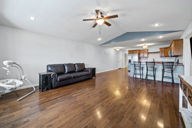 10718 Palmyra Rd, Oak Grove, KY 42262