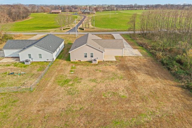 10718 Palmyra Rd, Oak Grove, KY 42262