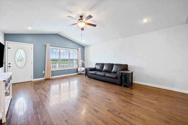 10718 Palmyra Rd, Oak Grove, KY 42262