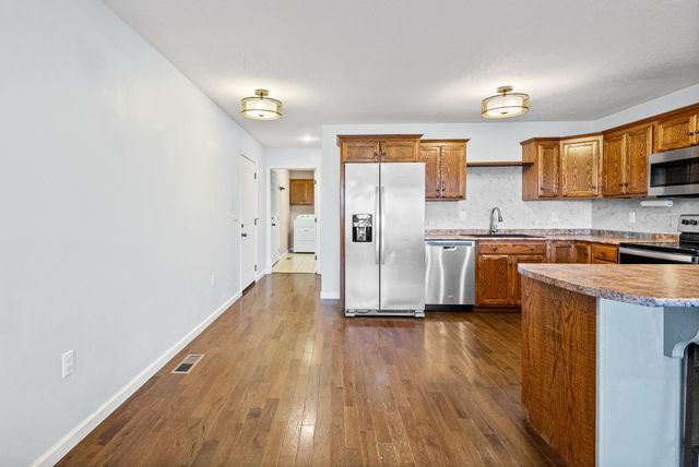 10718 Palmyra Rd, Oak Grove, KY 42262