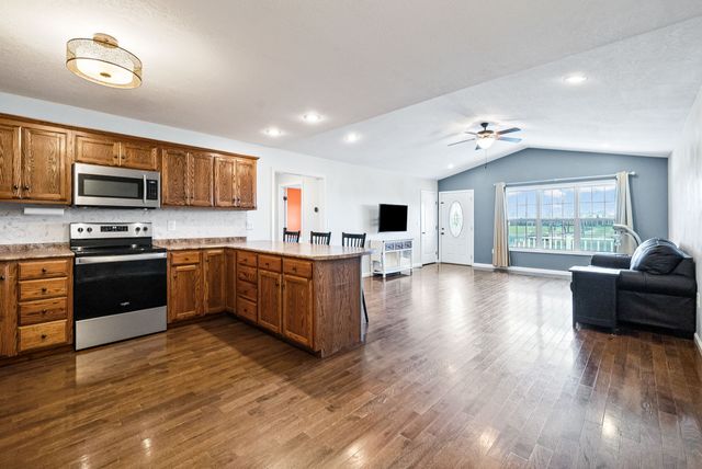 10718 Palmyra Rd, Oak Grove, KY 42262