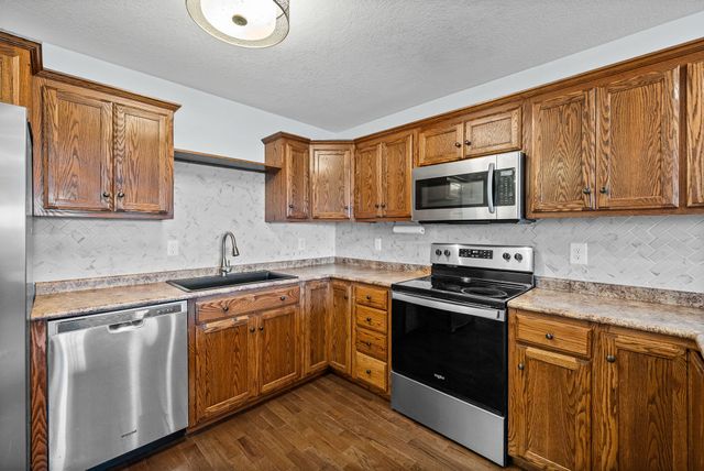 10718 Palmyra Rd, Oak Grove, KY 42262