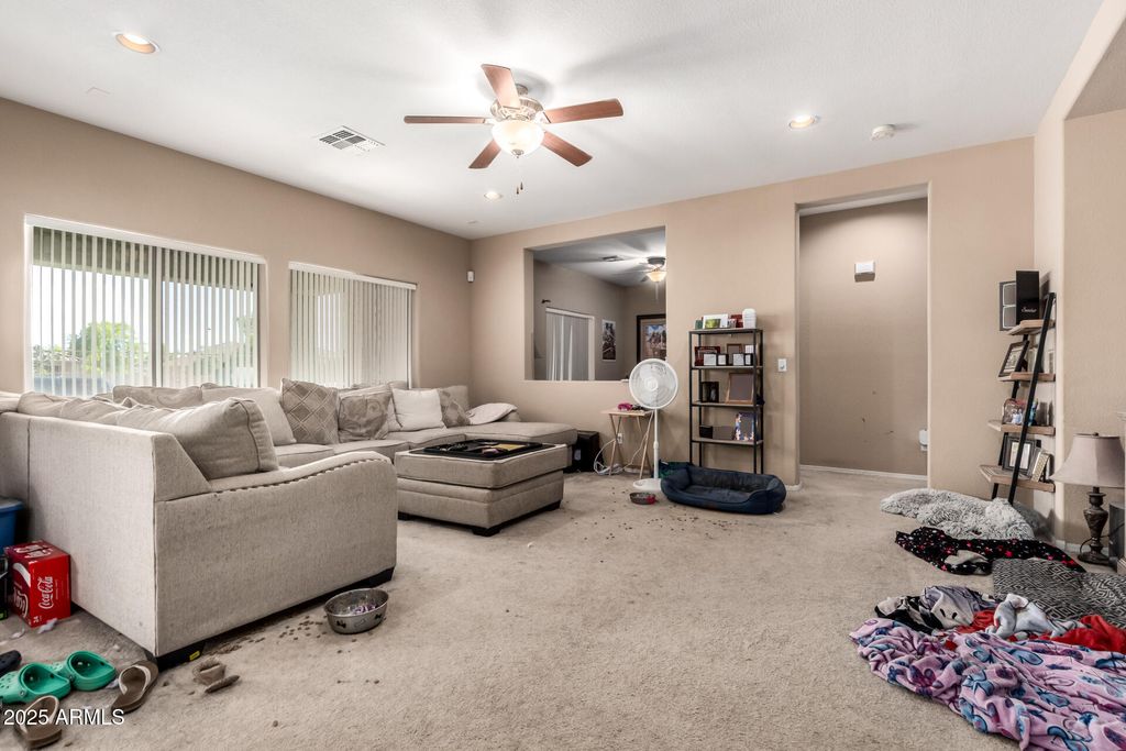 Image 10 of property listing at 25545 W NANCY Lane, Buckeye, AZ 85326